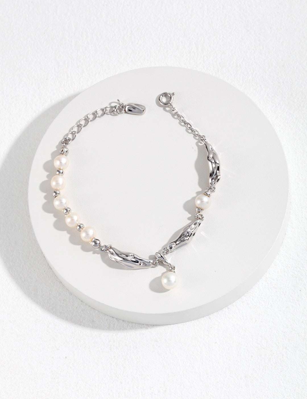 Pearl Radiance Solo Bracelet |Eudorra Jewelry.