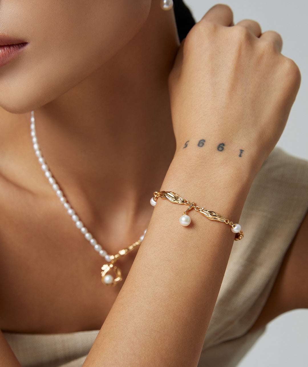 Pearl Radiance Solo Bracelet |Eudorra Jewelry.