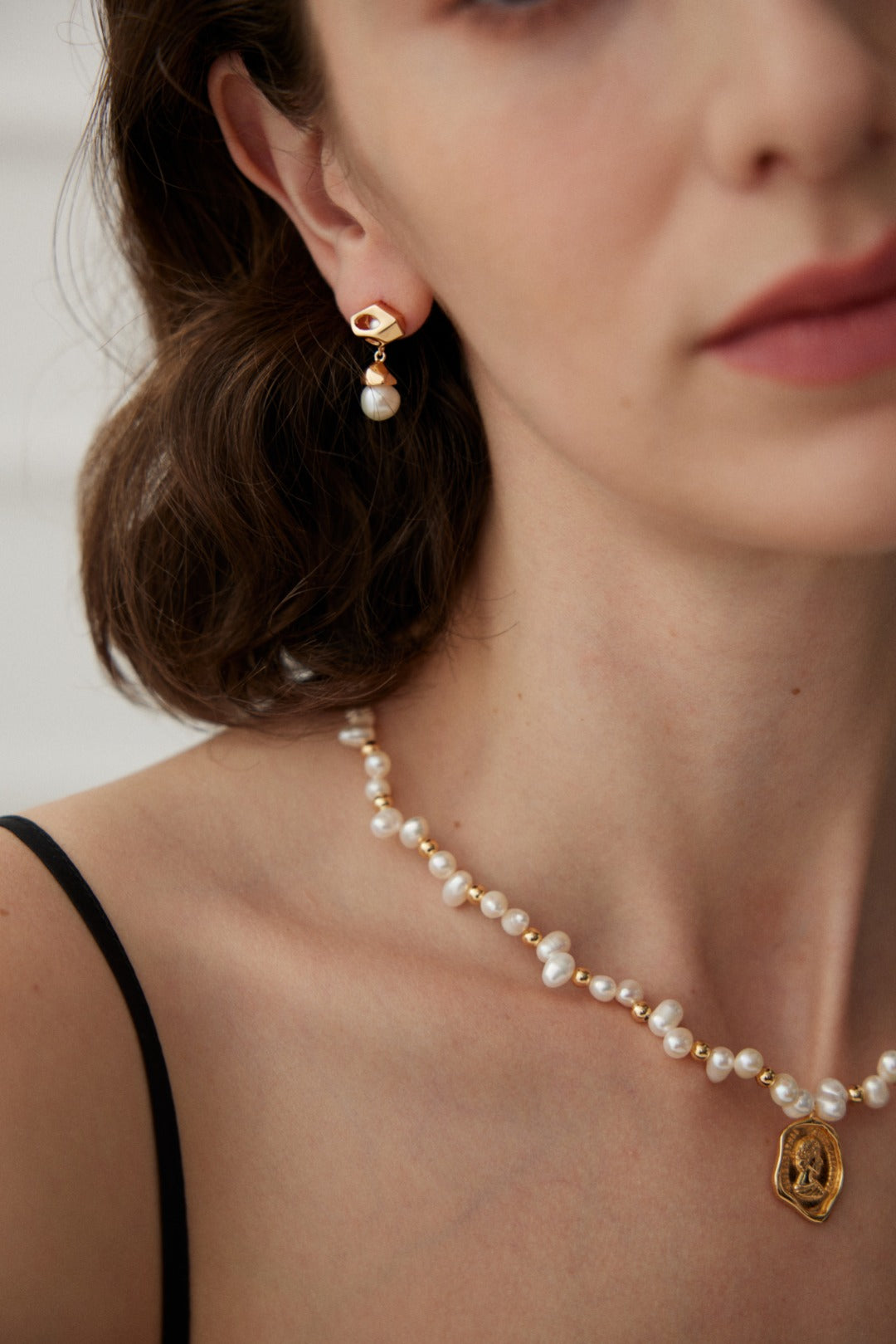 Pearl Medallion Necklace | Medallion Necklace | Eudorra Jewelry